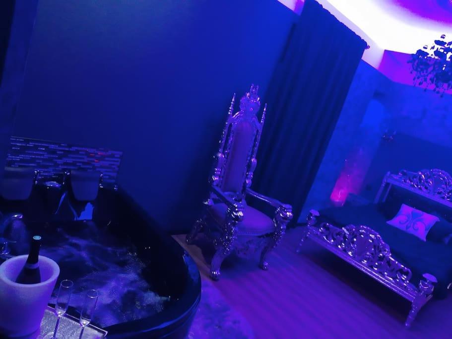 Nuit Romantique - Jacuzzi - Beziers - Romance Royale מראה חיצוני תמונה