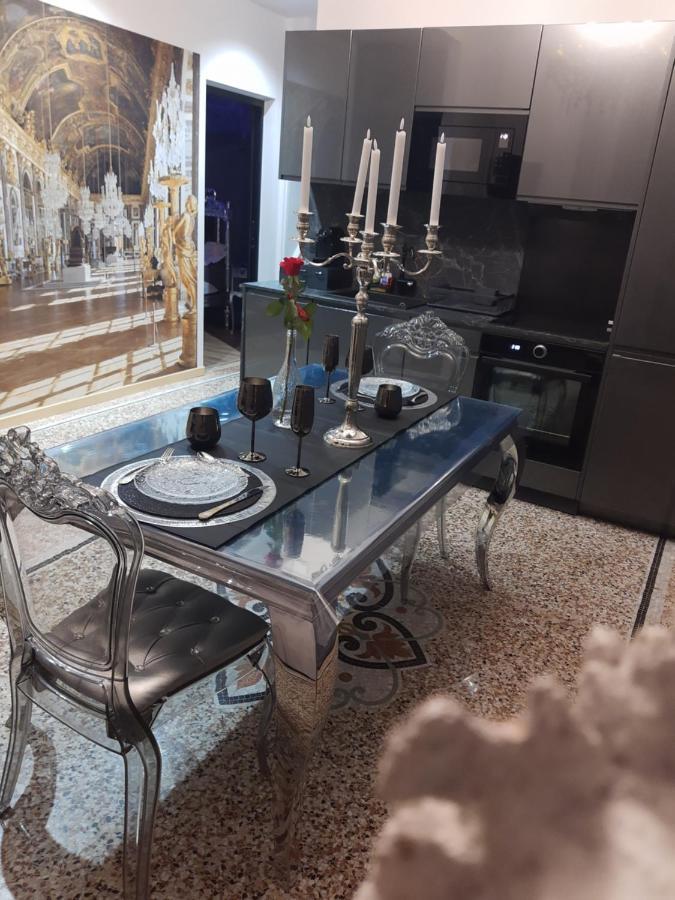 Nuit Romantique - Jacuzzi - Beziers - Romance Royale מראה חיצוני תמונה