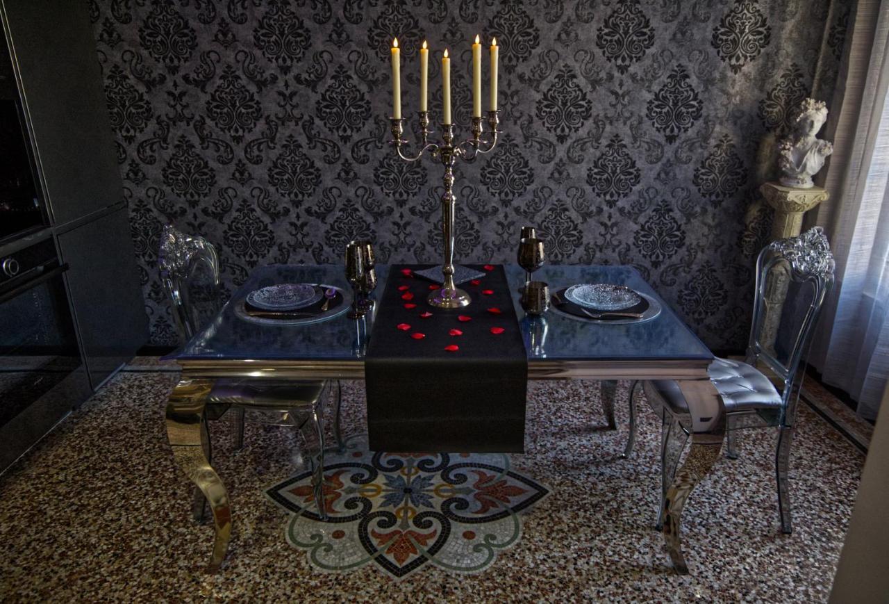 Nuit Romantique - Jacuzzi - Beziers - Romance Royale מראה חיצוני תמונה