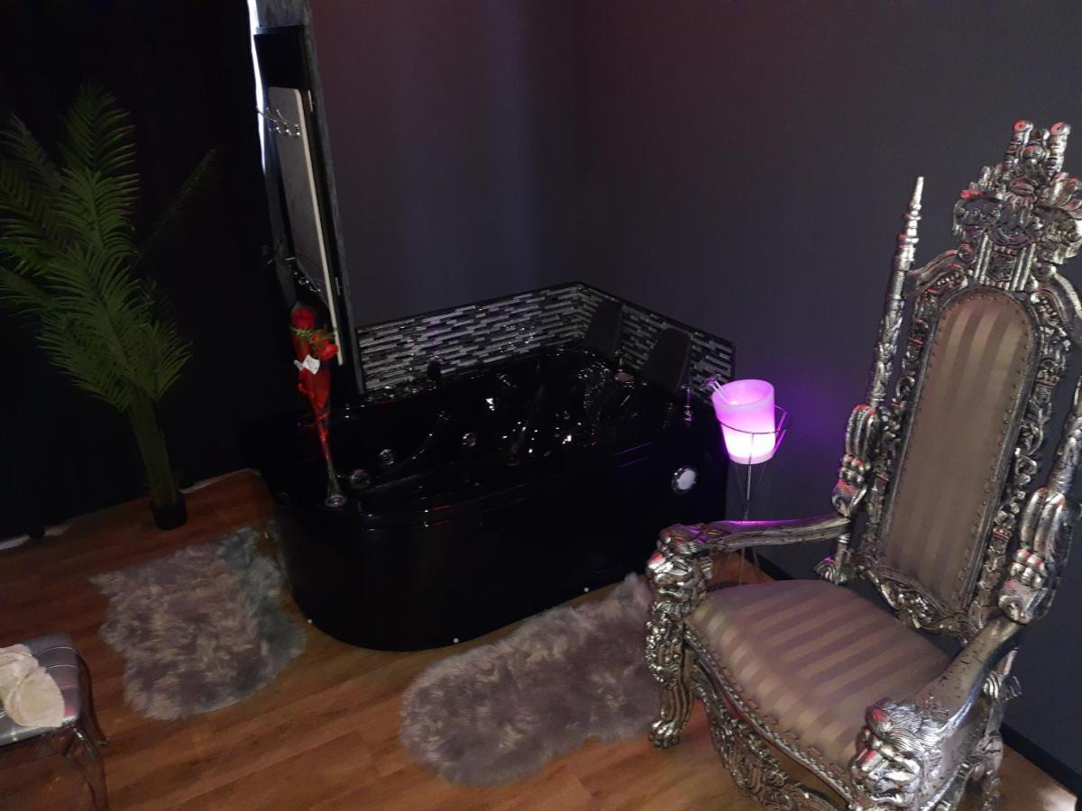 Nuit Romantique - Jacuzzi - Beziers - Romance Royale מראה חיצוני תמונה