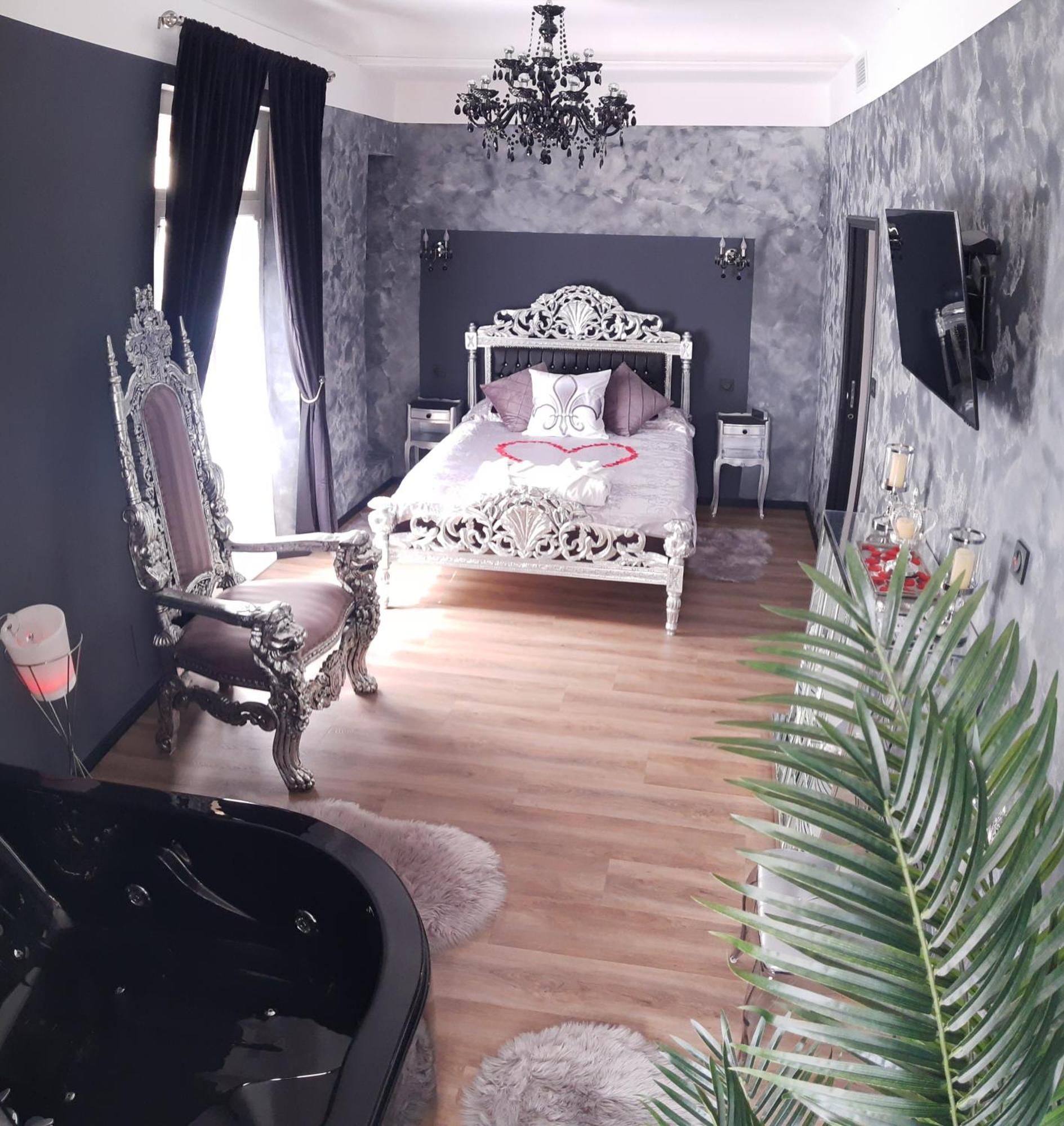 Nuit Romantique - Jacuzzi - Beziers - Romance Royale מראה חיצוני תמונה